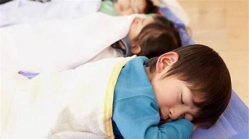 婆婆|开水烫奶嘴很“敷衍”,这样做父母太天真,无形中给宝宝造成伤害