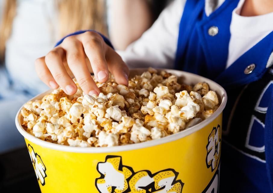 骨骼|8岁男孩饮食丰富,却不见长个,3种“偷走”身高的食物要少吃