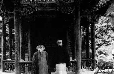 尽显|末代皇帝溥仪生活照：骑自行车摔跤，和泰戈尔合影尽显高贵！