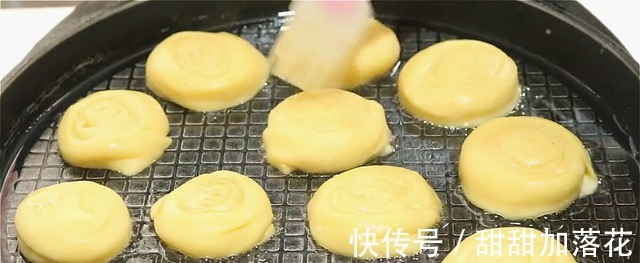 一碗面粉加一个鸡蛋居然这么好吃，不用蒸不用炸，出锅我流口水了！