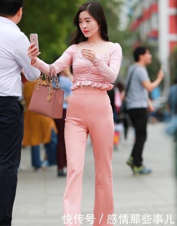 时尚|时尚女生喇叭裤穿搭,休闲雅致又不失浪漫,轻松美出新感觉