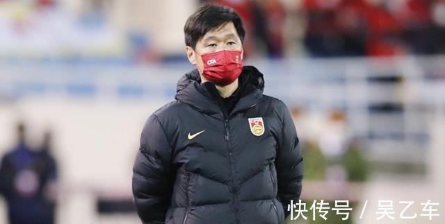 越南|央视镜头下越南美女球迷真多,李铁因祸得福,足协为何这么有钱?