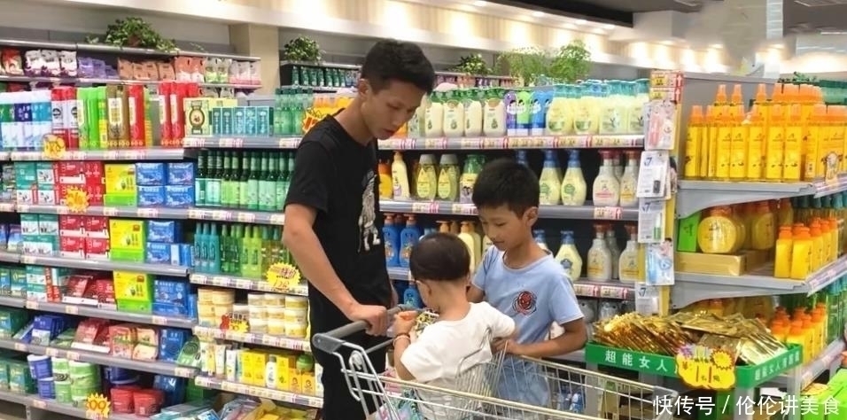 孩子|“妈妈，求你给我买一个吧”，母亲的回复让孩子陷入自卑