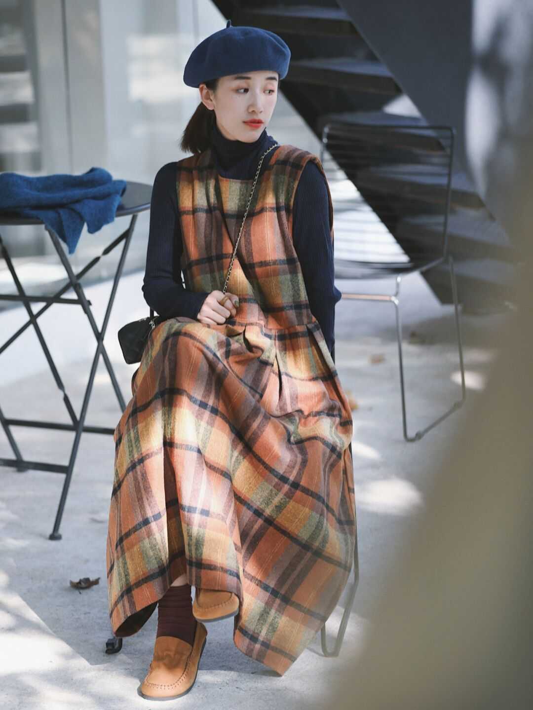 小姐姐|还在纠结冬天穿什么?套头毛衣搭配连衣裙,让你俏皮清新又自信