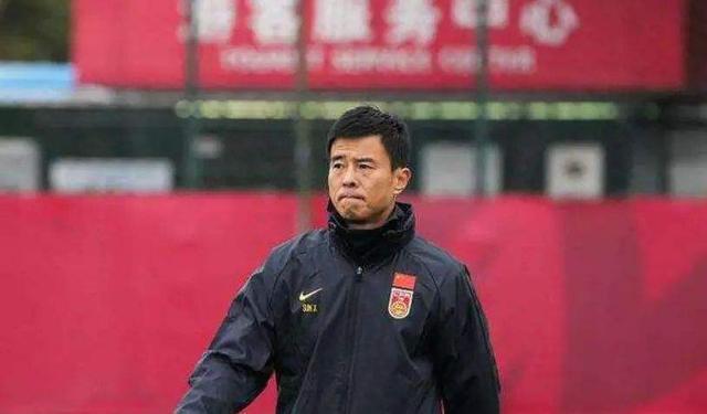 费南多|心累!李霄鹏上任至今,更衣室已“烧”三把火,这届国足真不好带