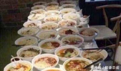 餐馆吃饭|男子饭店用餐,结账时被服务员“一句话”惹怒,怒点36碗面条