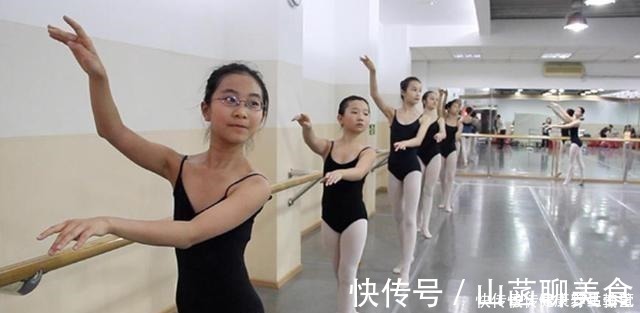 格局|孩子向你要钱时,手头再紧这2句话也不能说,限制孩子未来格局!