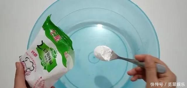 抹布|厨房抹布脏了千万别扔,只需用纯碱泡一泡,立马焕然一新,实用