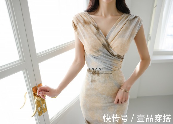 水溶|女神孙允珠时尚搭配:莫奈油彩水溶渐变春杏鱼尾裙