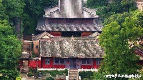 中国最神秘寺庙，500年没开门不受香火，有人翻墙进去后不淡定