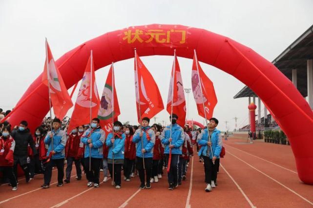 震撼！七千多人共同见证华中师范大学附属息县高级中学这一历史性时刻