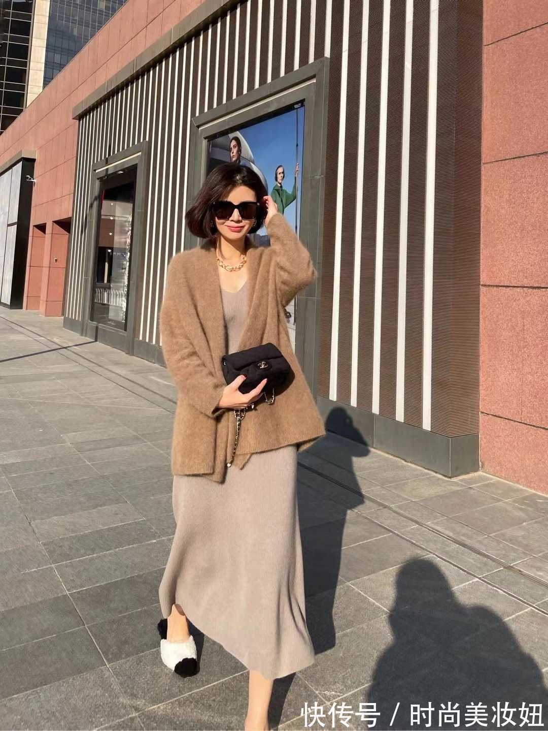 配饰 真正会打扮的中年女人,穿衣都在做“减法”,基础款穿出好气质