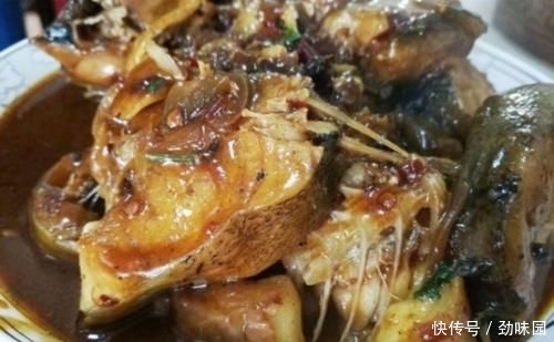 饭馆|南方人在东北饭馆吃饭,刚开始嫌菜少,端上来后感觉头大了