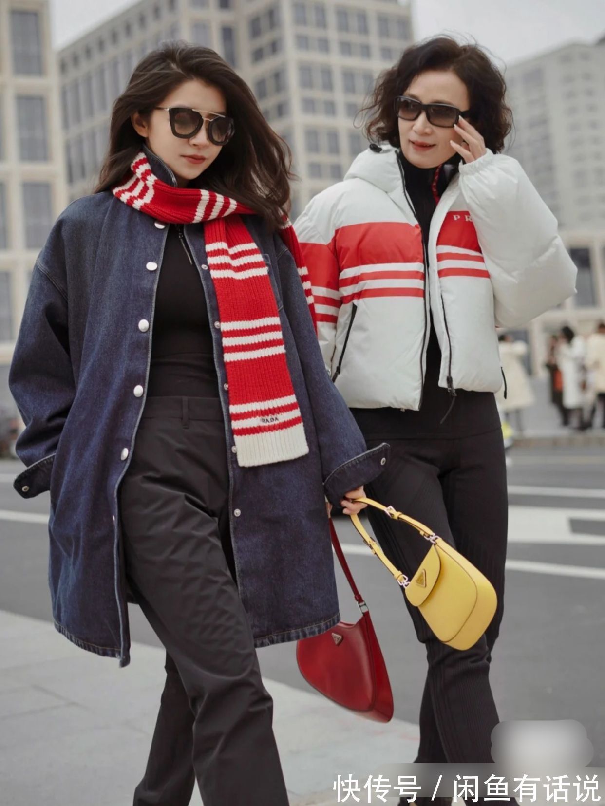 羽绒服|三木妈妈终于不穿大衣,穿“蓬蓬服”配小脚裤,还烫卷发好显年轻