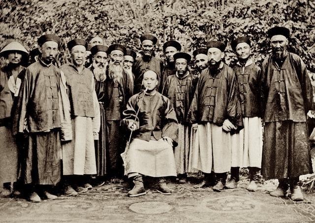 贪官|这才是清朝官员真实形象:个个好大的官威,图9才是大贪官和珅真实相貌