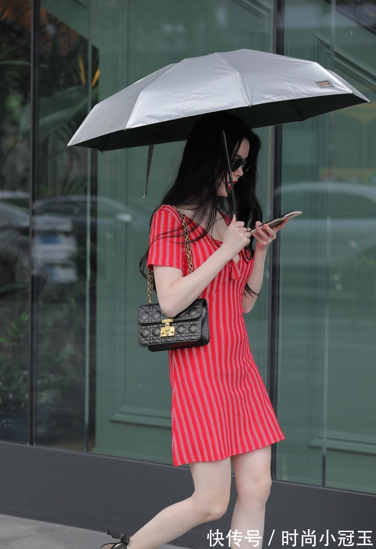 连衣裙|腹部有赘肉的女生不用急,竖条纹连衣裙遮肉显瘦,让你重拾自信心