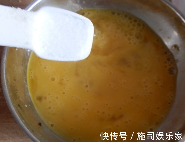 鸡蛋液|炸馒头片时，别傻傻裹鸡蛋液，多加一步，馒头才能外酥里嫩不吸油