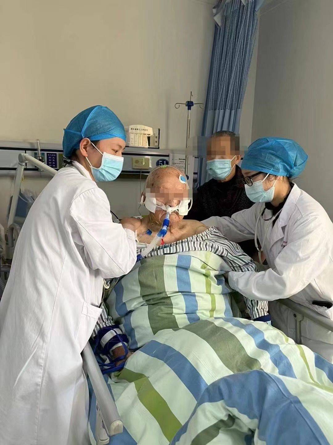 老人|98岁老人多器官功能衰竭 医护救治23天抢回一命