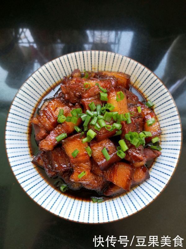 大厨教你这么做红烧肉，分分钟就可以学会