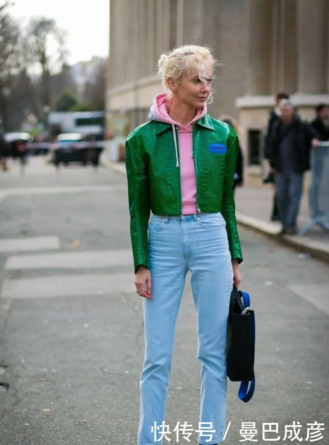 卫衣内搭的3种穿法!这么穿时髦又高级,稳赢!