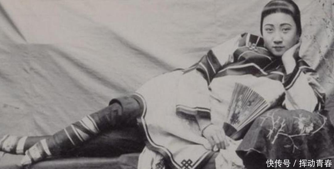琴棋书画|晚清青楼女性老照片 相貌美丽端庄,精通琴棋书画!