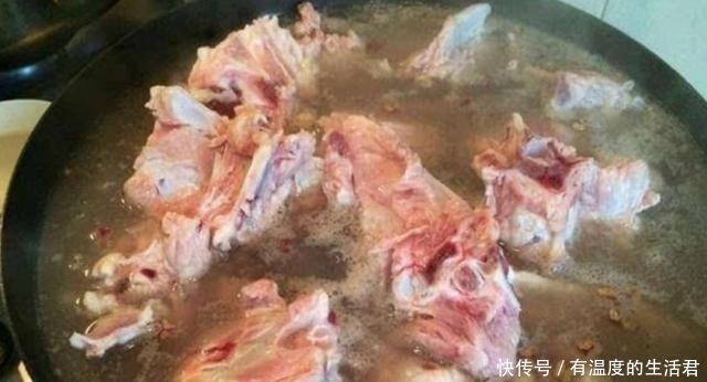 鲜美|炖羊肉无需太多调料，但这3样缺一不可，羊肉鲜美，没有腥膻味