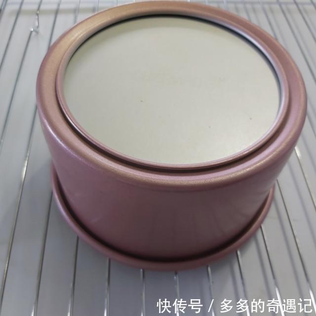 玉米淀粉|爆浆椰浆芝士奶盖蛋糕,切开一小口,竟然还是爆浆效果