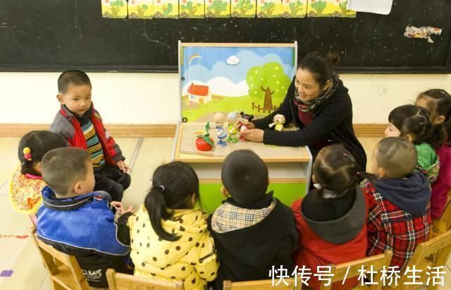 孩子|放学后,女儿嘴里反复哼唱一首歌,听清“歌词”后,宝妈气坏了