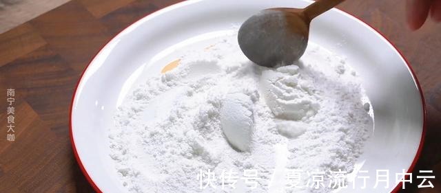 土豆披萨|用土豆做披萨，无需揉面和烤箱，一口平底锅就能做一盘，太香了！