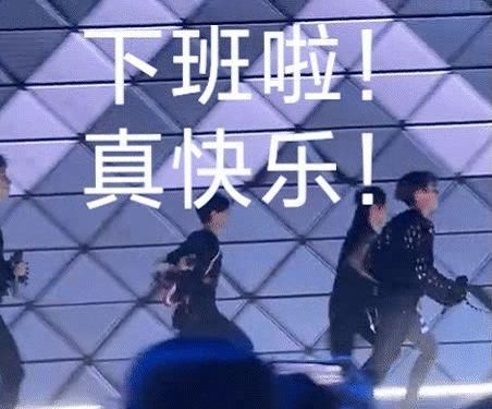 有种“区别待遇”叫利路修合照，和男生板着脸，和女生太真实了