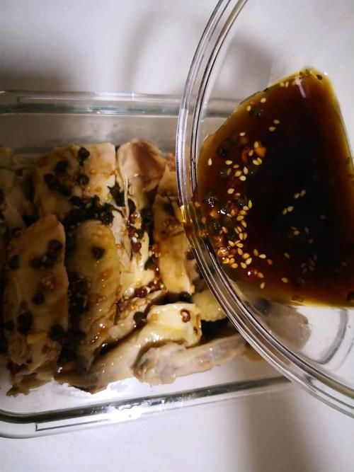 鸡肉|白切鸡烹饪要点，焯水最关键，皮脆肉嫩，没腥味