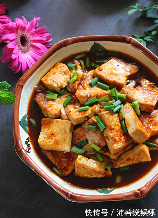 豆腐不用酿肉，这款做法很简单，外酥里嫩，汁鲜入味很下饭！