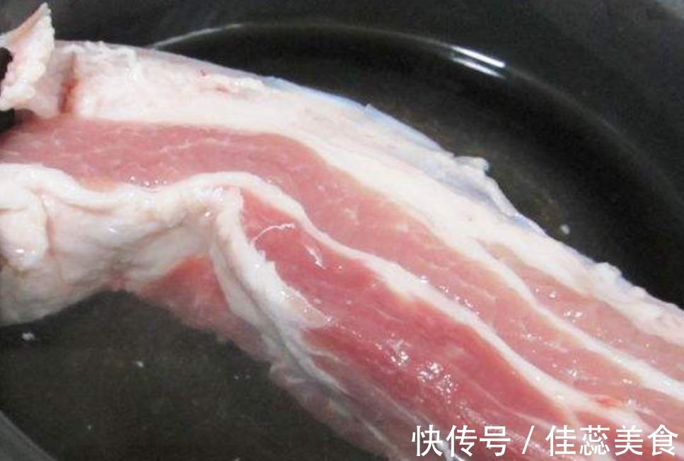 蒜苗|五花肉新做法,3分钟学会,肥而不腻吃一次就上瘾,比红烧肉还香