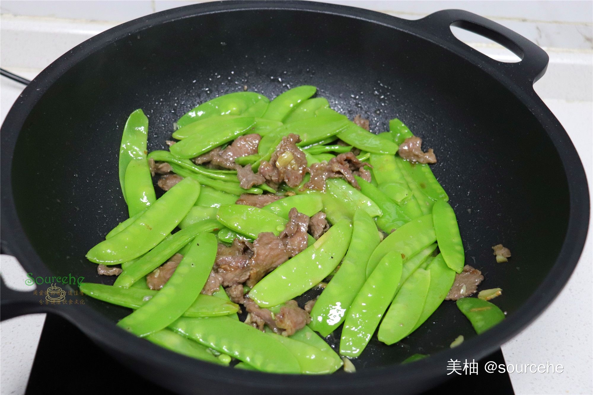 牛肉炒荷兰豆时多加一步，荷兰豆翠绿爽口，牛肉又香又滑！