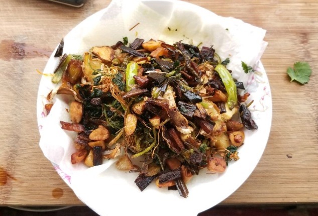 大厨炒菜,出锅前为啥加明油,啥是明油难怪炒啥都香,教你做法