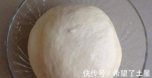 面团|中秋节快到了，教你自制月饼，不用烤箱，外酥里鲜，太香了！