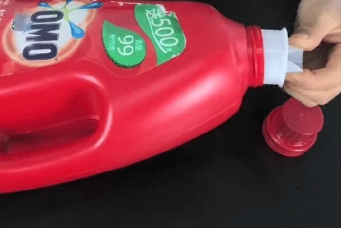 洗衣液的瓶盖是个宝,放在家里可以解决家家户户的难题太实用了