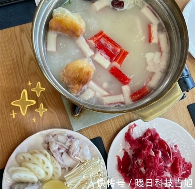 中国女排|中国女排出征前涮锅解馋!王梦洁豪爽吃肉,张常宁坐姿淑女很迷人