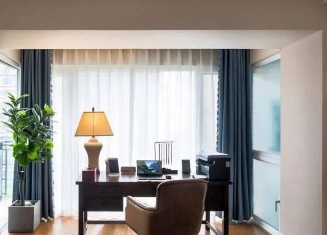 防腐木|越来越多人阳台不铺瓷砖，如今用它来代替，太聪明了