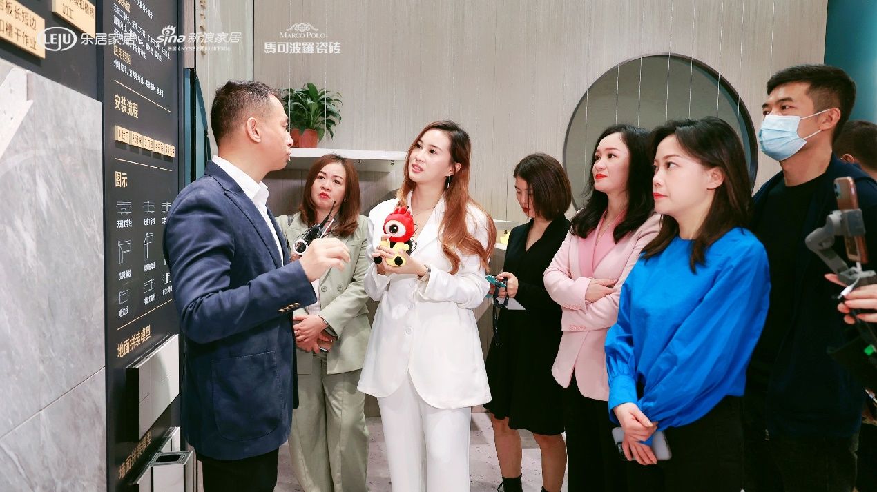 岩板|岩板界的天花板 突破设计想象!新浪主编团携设计师文雪打卡马可波罗岩板展馆