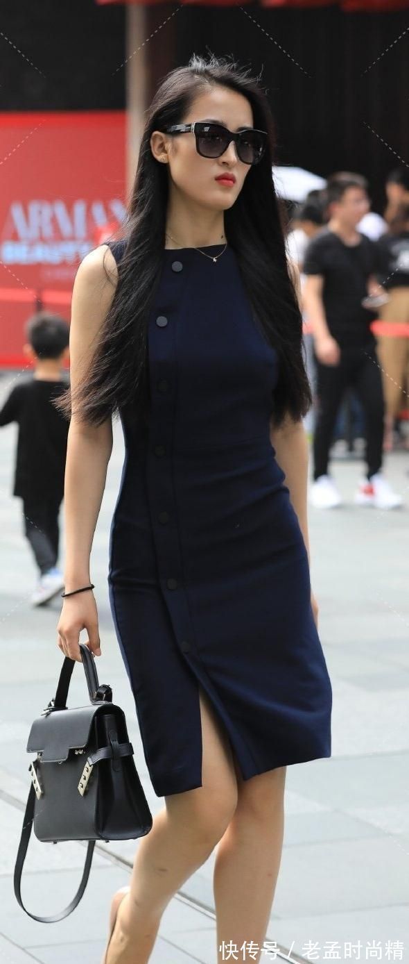 半身裙|随性自然的连衣裙穿搭富有时尚感,想说不爱它都难,吸引视线