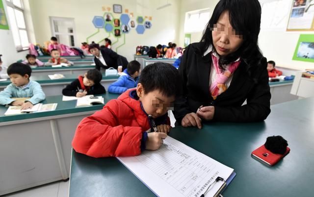 学习成绩|延时放学成“生意”,父母们感慨：学校把延时做成“鸡肋”,变了味