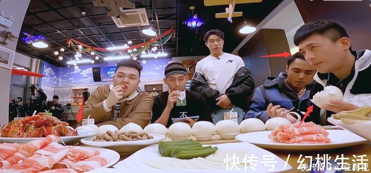 節目組|史上最狠節目組?禁演嘉賓只配吃饅頭咸菜,燒餅饞急眼后悲劇了