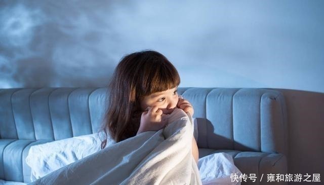 熬夜|这4种行为阻碍孩子长高，很多家长都不在意，现在纠正还不晚