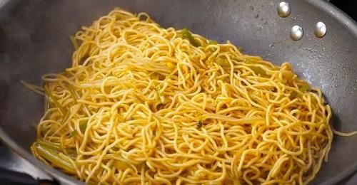 面条别煮着吃了，教你一个做法，我家一周能吃上6回，比肉还香