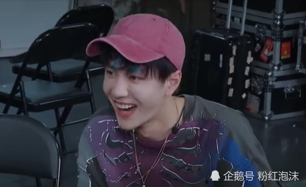 黃渤|誰說王一博話少的黃渤是這樣評價的,街舞節(jié)目組這一小細節(jié)好寵一博啊