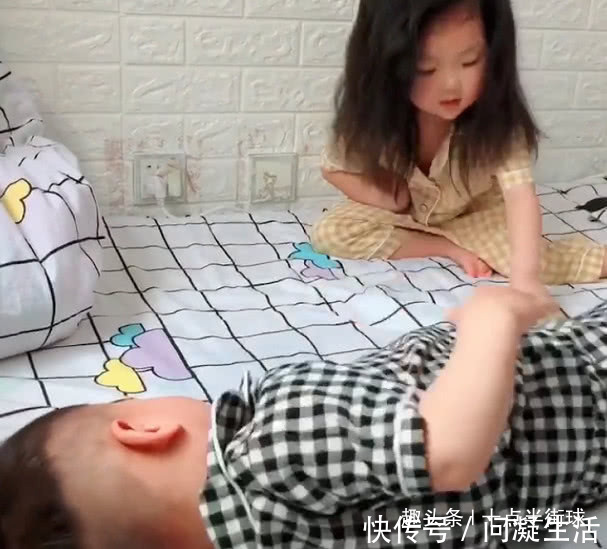 弟弟|“超霸道姐姐”欺负弟弟火了,最后魔性的笑声示意打弟弟要趁早