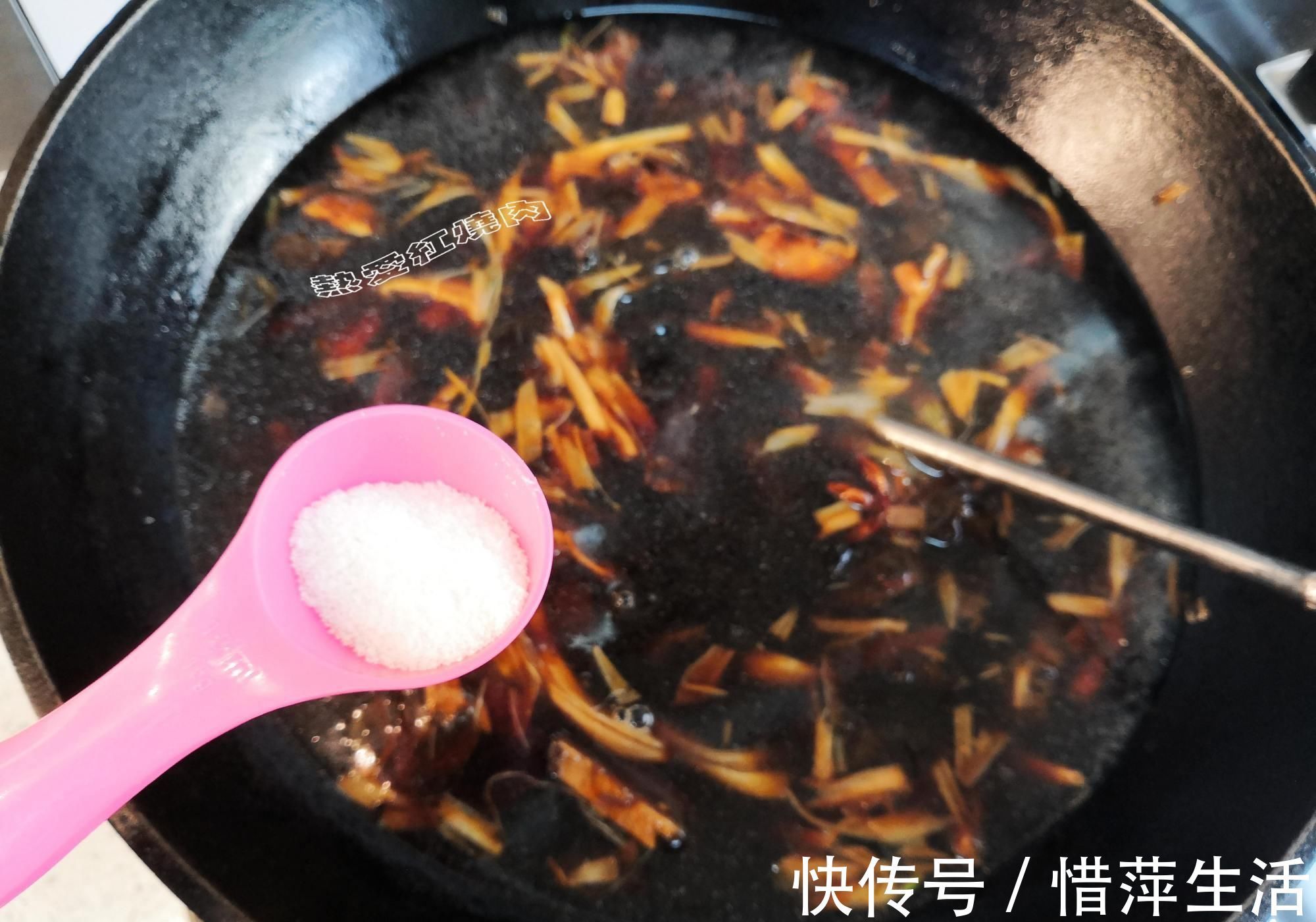 面条|我们这过生日必吃这碗打卤面，卤子香喷喷，面条爽滑又筋道太香了