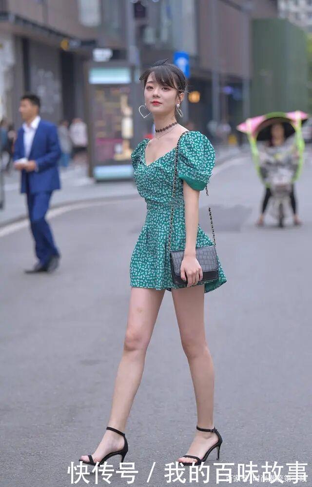 今秋火了一种新穿法,“上暖下凉”运用得炉火纯青,时髦又优雅!