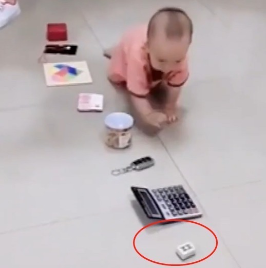 宝爸|婆婆让宝宝抓周,娃拿起这个不放,宝爸笑称:孟婆汤掺水了